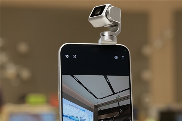 荣耀携手阿莱把电影工作流融入机器人手机:荣耀Robot Phone 8月登场