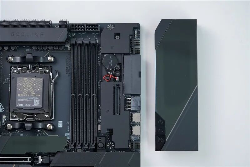 超神十年终极进化！微星MEG X870E GODLIKE X EDITION主板评测：AMD最强音 没有之一