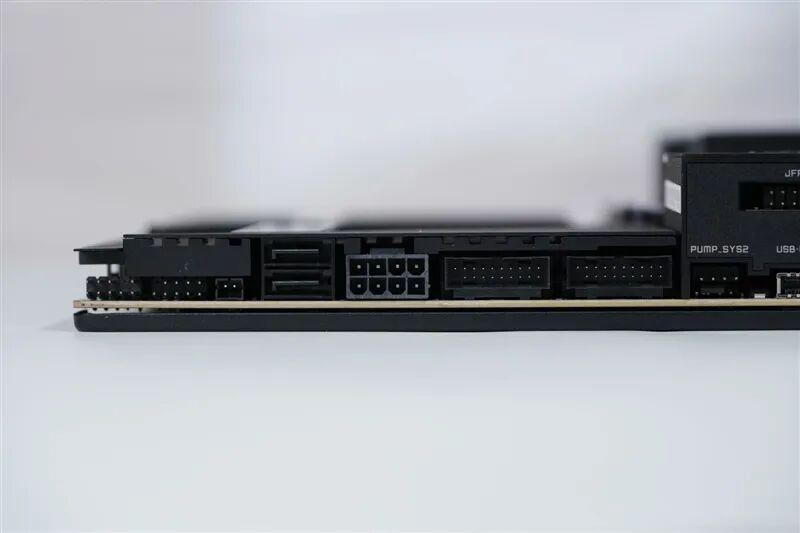 超神十年终极进化！微星MEG X870E GODLIKE X EDITION主板评测：AMD最强音 没有之一