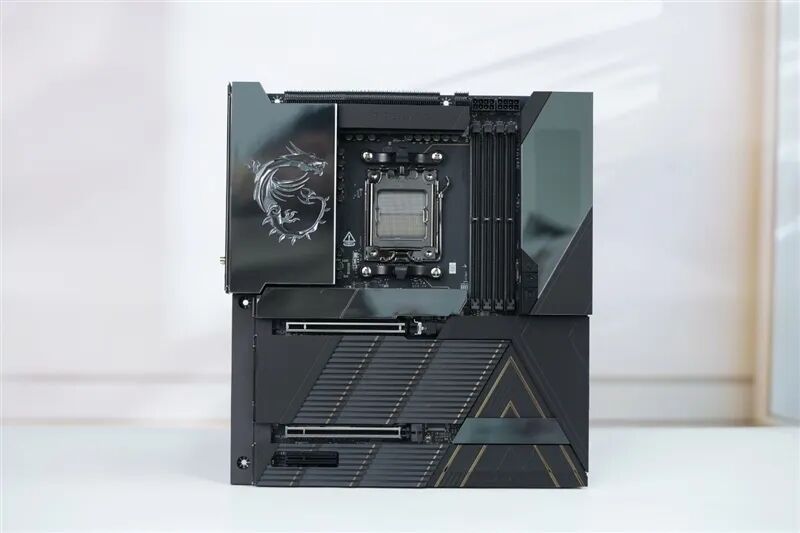 超神十年终极进化！微星MEG X870E GODLIKE X EDITION主板评测：AMD最强音 没有之一