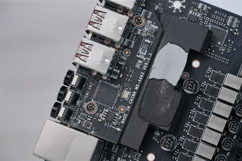 超神十年终极进化！微星MEG X870E GODLIKE X EDITION主板评测：AMD最强音 没有之一