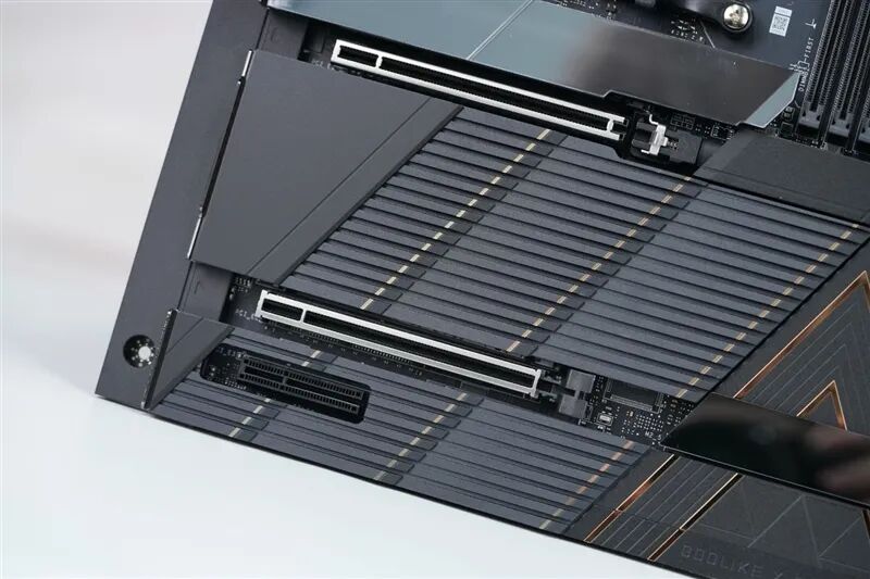 超神十年终极进化！微星MEG X870E GODLIKE X EDITION主板评测：AMD最强音 没有之一