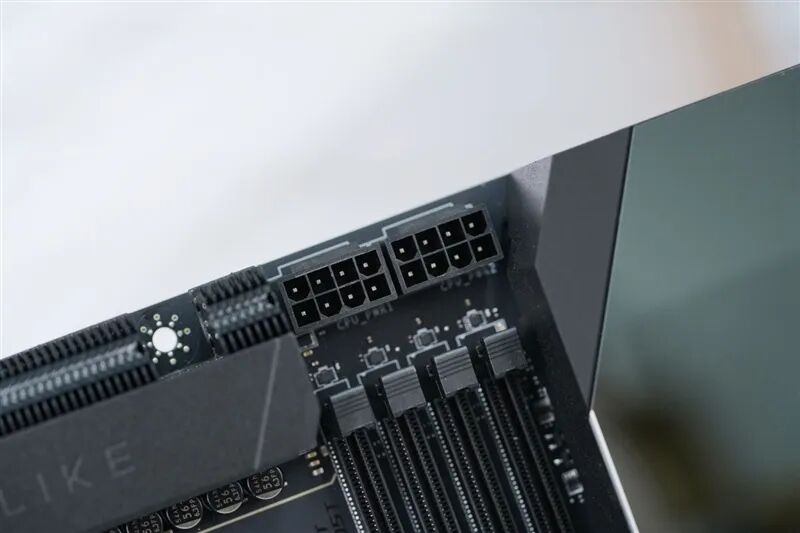 超神十年终极进化！微星MEG X870E GODLIKE X EDITION主板评测：AMD最强音 没有之一