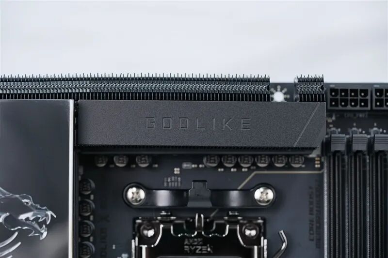 超神十年终极进化！微星MEG X870E GODLIKE X EDITION主板评测：AMD最强音 没有之一