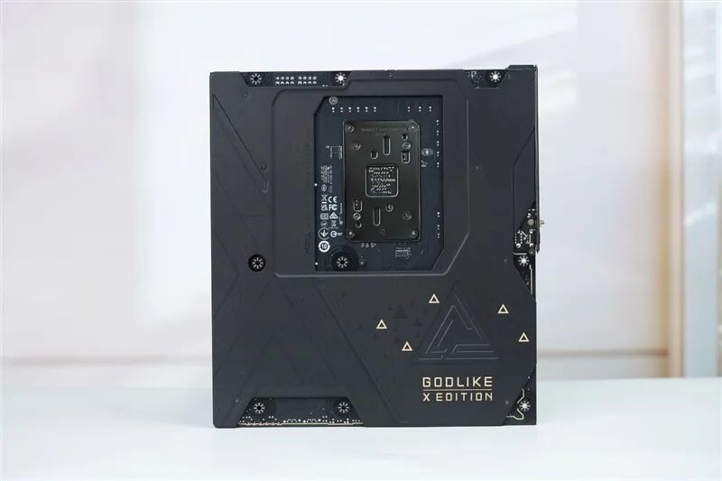 超神十年终极进化！微星MEG X870E GODLIKE X EDITION主板评测：AMD最强音 没有之一