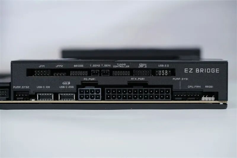 超神十年终极进化！微星MEG X870E GODLIKE X EDITION主板评测：AMD最强音 没有之一