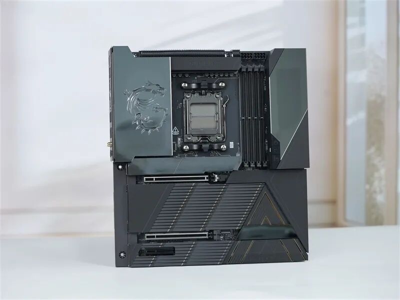 超神十年终极进化！微星MEG X870E GODLIKE X EDITION主板评测：AMD最强音 没有之一