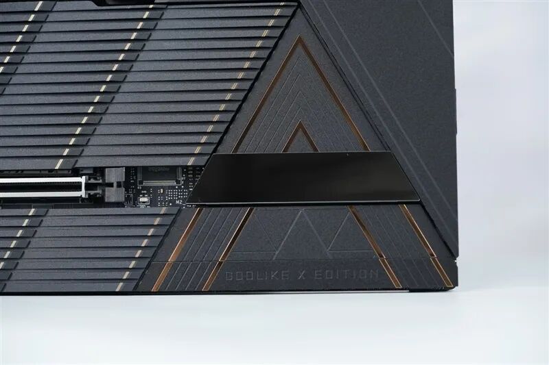 超神十年终极进化！微星MEG X870E GODLIKE X EDITION主板评测：AMD最强音 没有之一