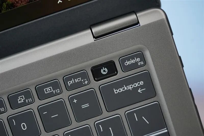 续航超22小时！微星尊爵14 AI+笔记本评测：新平台能效惊人 釉月屏Pro素质极佳