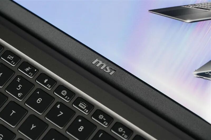 续航超22小时！微星尊爵14 AI+笔记本评测：新平台能效惊人 釉月屏Pro素质极佳