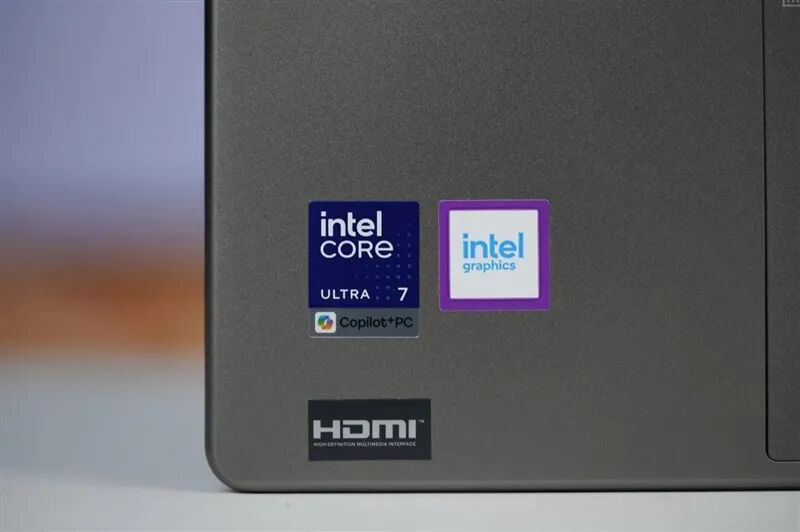 续航超22小时！微星尊爵14 AI+笔记本评测：新平台能效惊人 釉月屏Pro素质极佳