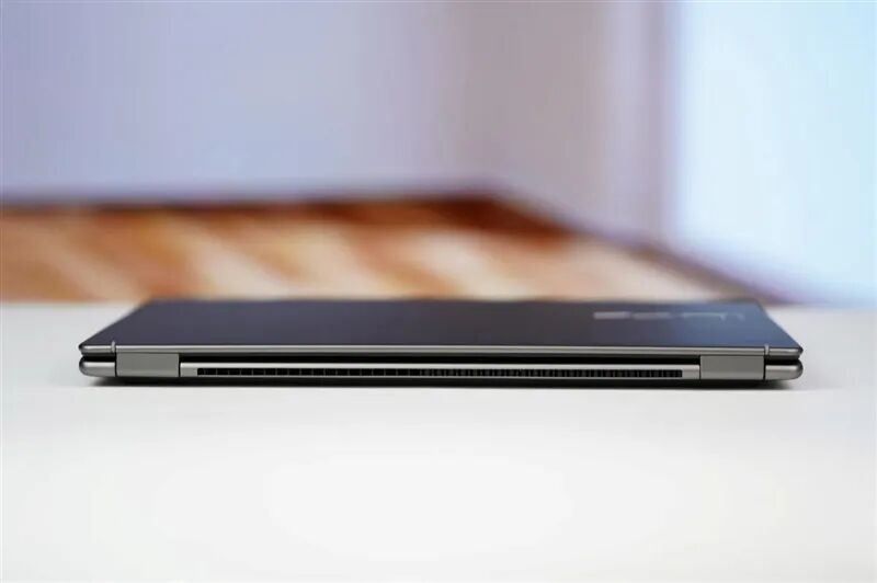 续航超22小时！微星尊爵14 AI+笔记本评测：新平台能效惊人 釉月屏Pro素质极佳