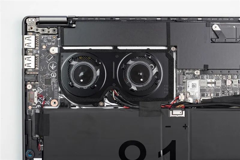 续航超22小时！微星尊爵14 AI+笔记本评测：新平台能效惊人 釉月屏Pro素质极佳