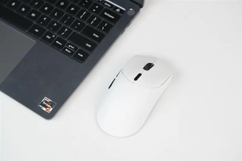 双8K没同源5G抗干扰！雷柏VT7 Ultra星闪版鼠标评测：大手玩家的电竞新选择