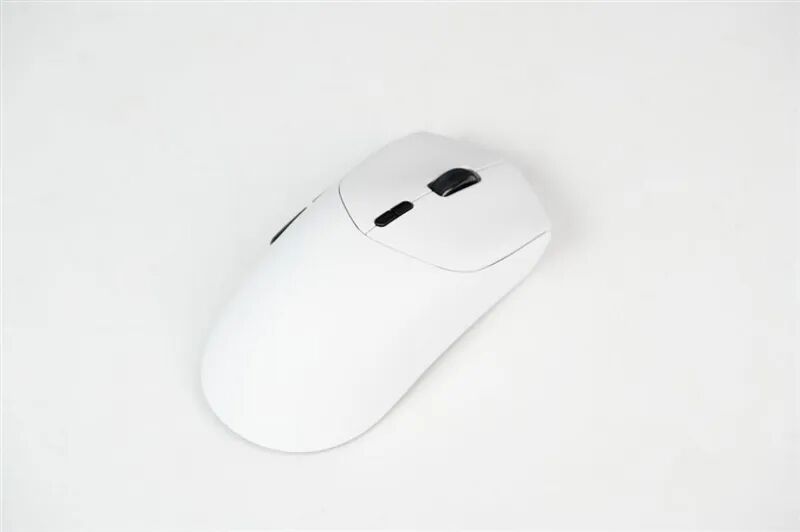 双8K没同源5G抗干扰！雷柏VT7 Ultra星闪版鼠标评测：大手玩家的电竞新选择