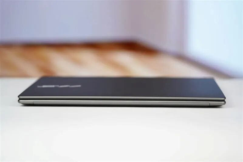 续航超22小时！微星尊爵14 AI+笔记本评测：新平台能效惊人 釉月屏Pro素质极佳