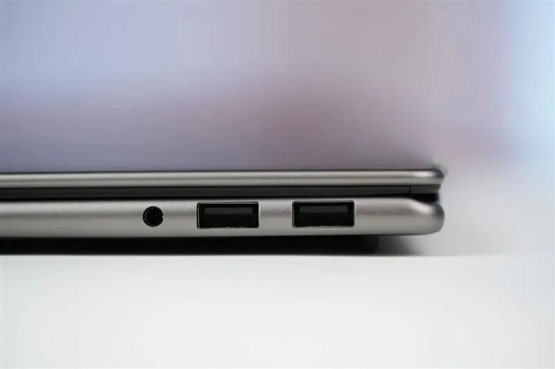 续航超22小时！微星尊爵14 AI+笔记本评测：新平台能效惊人 釉月屏Pro素质极佳