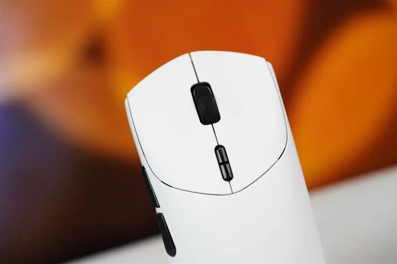 双8K没同源5G抗干扰！雷柏VT7 Ultra星闪版鼠标评测：大手玩家的电竞新选择