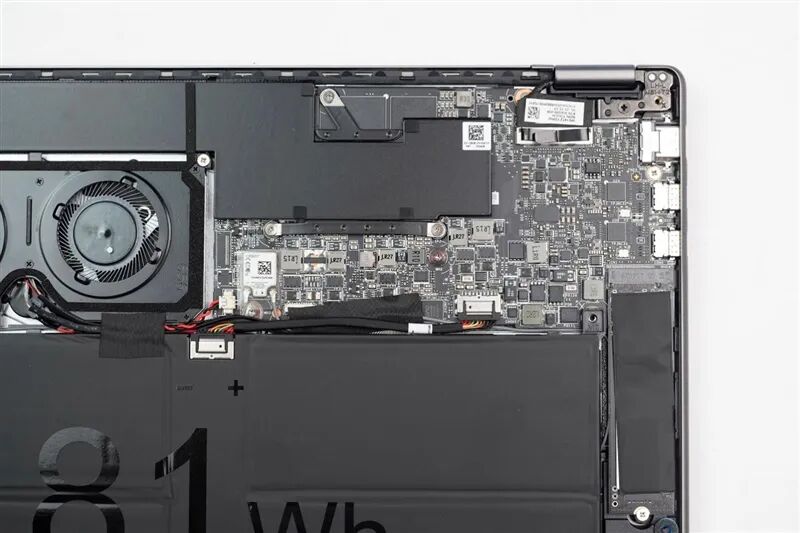 续航超22小时！微星尊爵14 AI+笔记本评测：新平台能效惊人 釉月屏Pro素质极佳