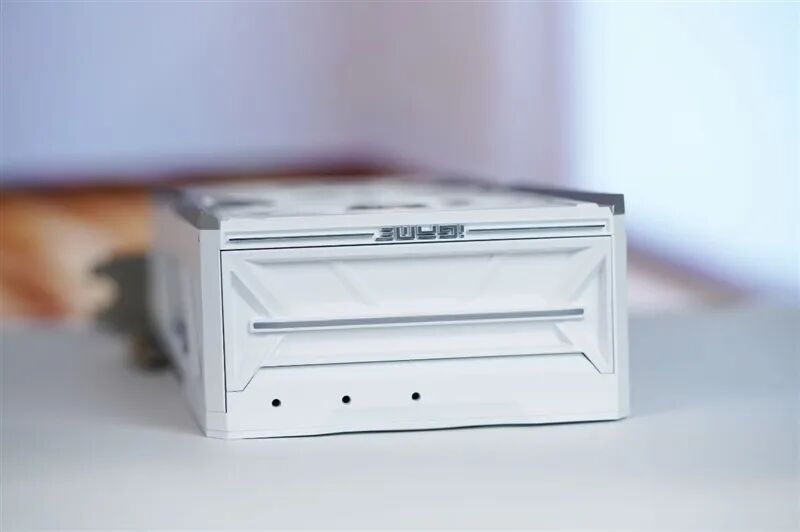 满血塞进RTX 5080与锐龙9 9950X3D!七彩虹iGame LAB Vulcan Armor火神战甲定制主机评测:地表最强ITX主机