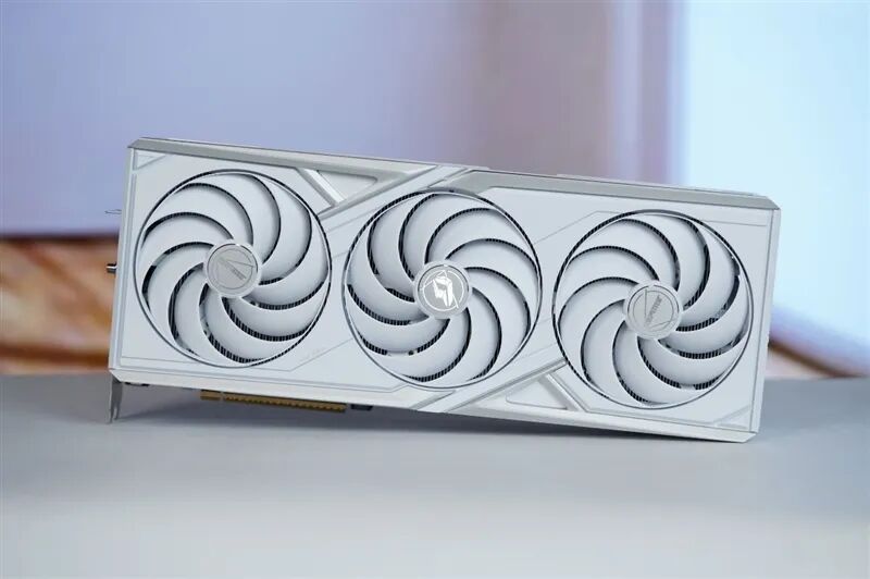 满血塞进RTX 5080与锐龙9 9950X3D!七彩虹iGame LAB Vulcan Armor火神战甲定制主机评测:地表最强ITX主机
