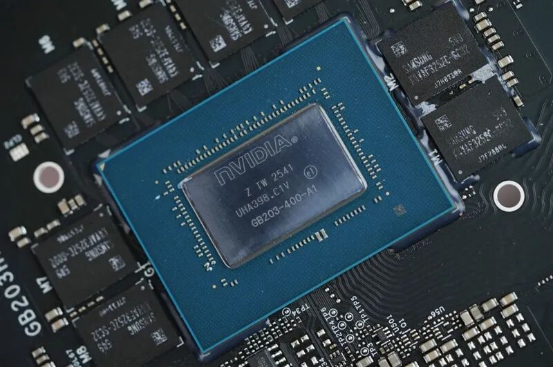 满血塞进RTX 5080与锐龙9 9950X3D!七彩虹iGame LAB Vulcan Armor火神战甲定制主机评测:地表最强ITX主机