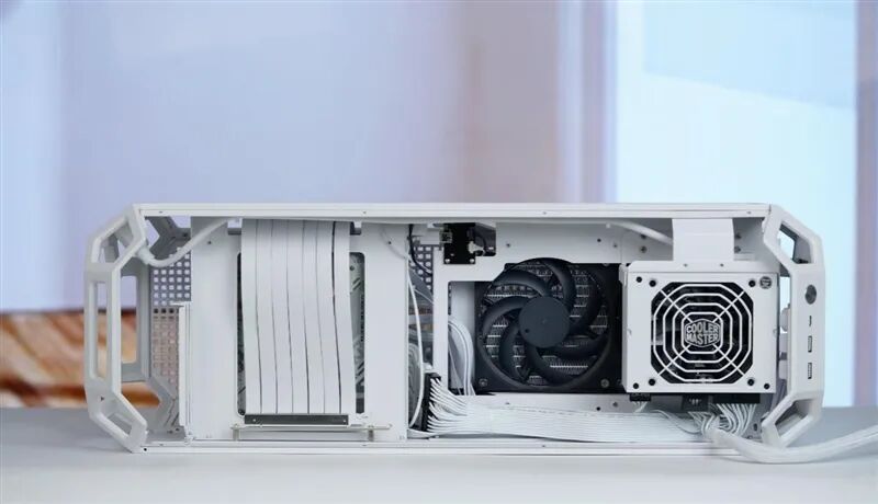 满血塞进RTX 5080与锐龙9 9950X3D!七彩虹iGame LAB Vulcan Armor火神战甲定制主机评测:地表最强ITX主机