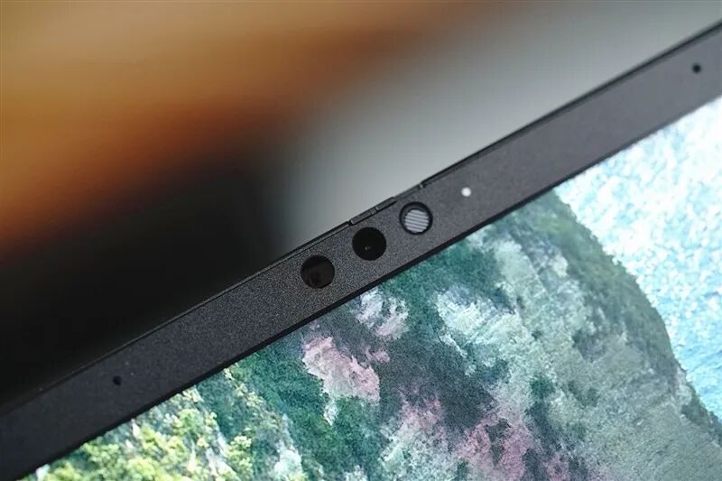 96GB显存运行230B大模型!七彩虹灵创K16笔记本评测:160W性能释放 AMD锐龙AI Max+ 395加持全能移动AI工作站