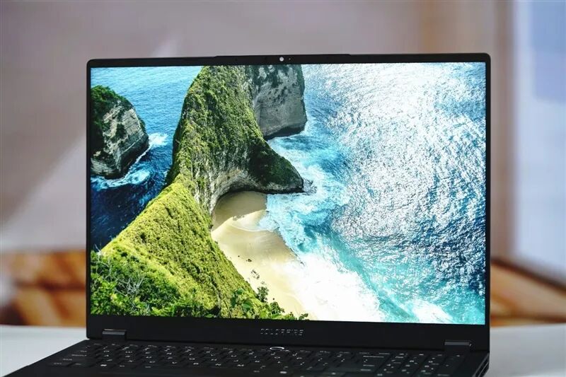 96GB显存运行230B大模型!七彩虹灵创K16笔记本评测:160W性能释放 AMD锐龙AI Max+ 395加持全能移动AI工作站