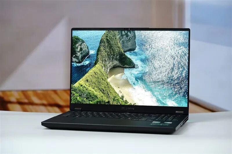 96GB显存运行230B大模型!七彩虹灵创K16笔记本评测:160W性能释放 AMD锐龙AI Max+ 395加持全能移动AI工作站