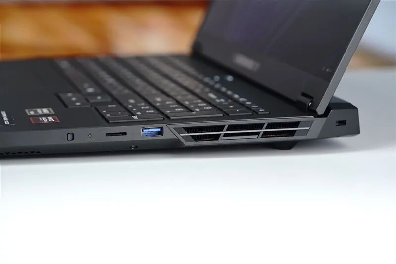 96GB显存运行230B大模型!七彩虹灵创K16笔记本评测:160W性能释放 AMD锐龙AI Max+ 395加持全能移动AI工作站