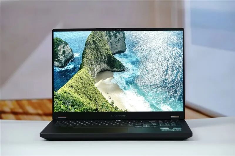 96GB显存运行230B大模型!七彩虹灵创K16笔记本评测:160W性能释放 AMD锐龙AI Max+ 395加持全能移动AI工作站