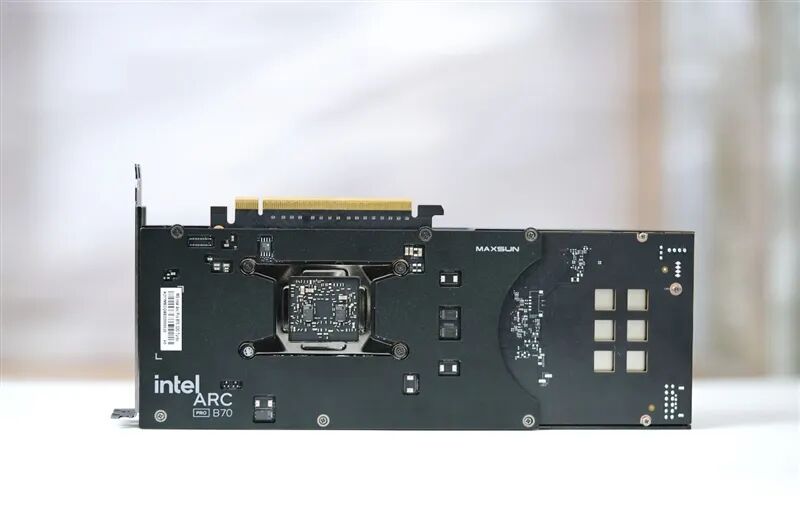 32GB显存才是第一生产力！英特尔锐炫 Pro B70评测：中小企业AI降本神器