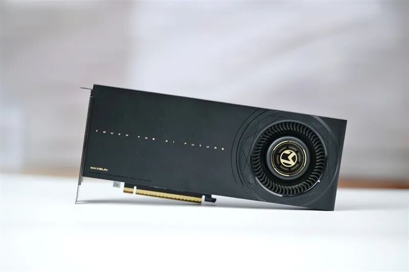 32GB显存才是第一生产力！英特尔锐炫 Pro B70评测：中小企业AI降本神器