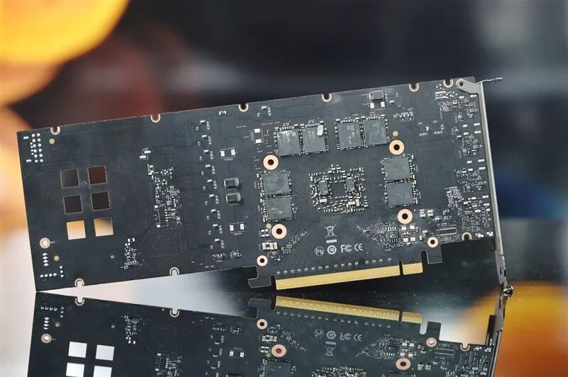 32GB显存才是第一生产力！英特尔锐炫 Pro B70评测：中小企业AI降本神器
