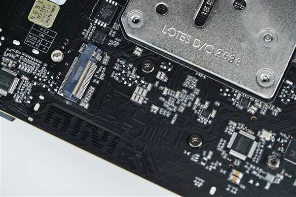 小体积不将就！七彩虹iGame B850I MINI OC V14主板评测：同级唯一异步超频 一键释放X3D满血性能