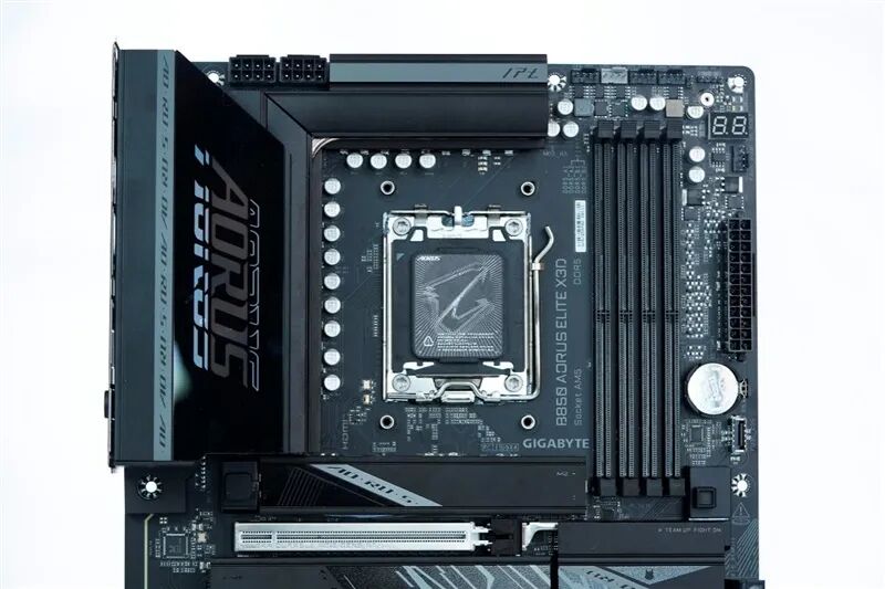 锐龙9 9950X3D也没问题!技嘉B850 AORUS ELITE X3D主板评测:一键解锁X3D全部性能CPU能效更高游戏更流畅