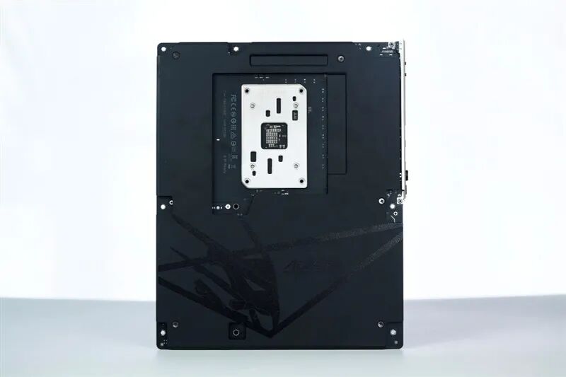 锐龙9 9950X3D也没问题!技嘉B850 AORUS ELITE X3D主板评测:一键解锁X3D全部性能CPU能效更高游戏更流畅