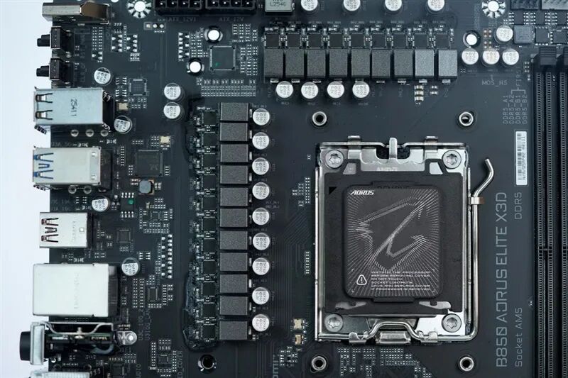 锐龙9 9950X3D也没问题!技嘉B850 AORUS ELITE X3D主板评测:一键解锁X3D全部性能CPU能效更高游戏更流畅