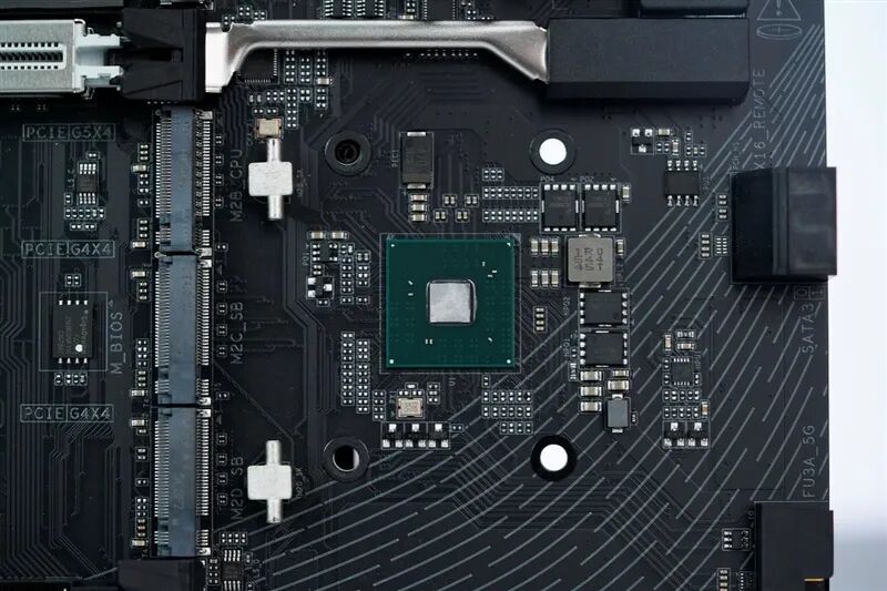 锐龙9 9950X3D也没问题!技嘉B850 AORUS ELITE X3D主板评测:一键解锁X3D全部性能CPU能效更高游戏更流畅