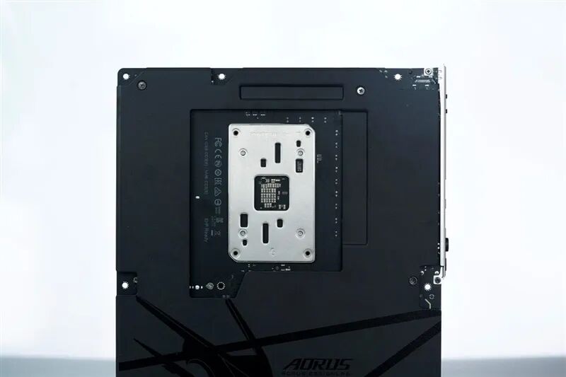 锐龙9 9950X3D也没问题!技嘉B850 AORUS ELITE X3D主板评测:一键解锁X3D全部性能CPU能效更高游戏更流畅