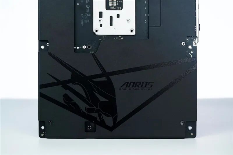 锐龙9 9950X3D也没问题!技嘉B850 AORUS ELITE X3D主板评测:一键解锁X3D全部性能CPU能效更高游戏更流畅