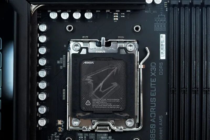 锐龙9 9950X3D也没问题!技嘉B850 AORUS ELITE X3D主板评测:一键解锁X3D全部性能CPU能效更高游戏更流畅