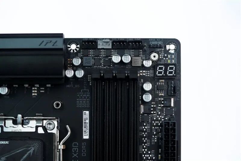 锐龙9 9950X3D也没问题!技嘉B850 AORUS ELITE X3D主板评测:一键解锁X3D全部性能CPU能效更高游戏更流畅