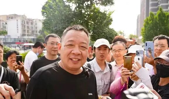 真的假的 胖东来馍馍,苍蝇停留十几分钟 网友 来自十万的魅力