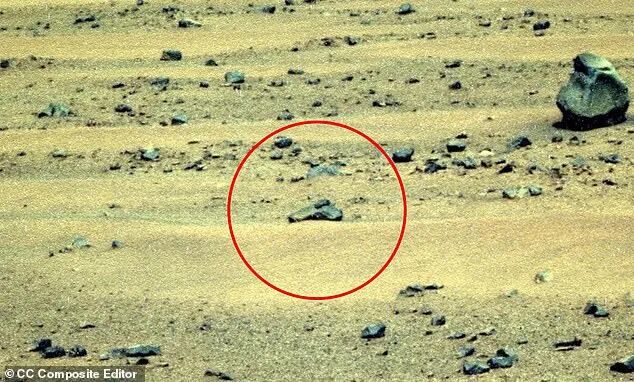 此前也有人把火星上一块形状奇特的岩石解读成&ldquo;外星武器&rdquo;