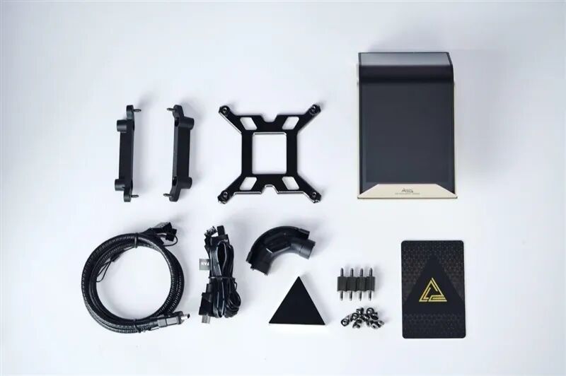 首款媲美分体水冷的一体水冷！微星CORELIQUID E15 360水冷散热器评测：目前为止 锐龙9 9950X3D最强性能释放
