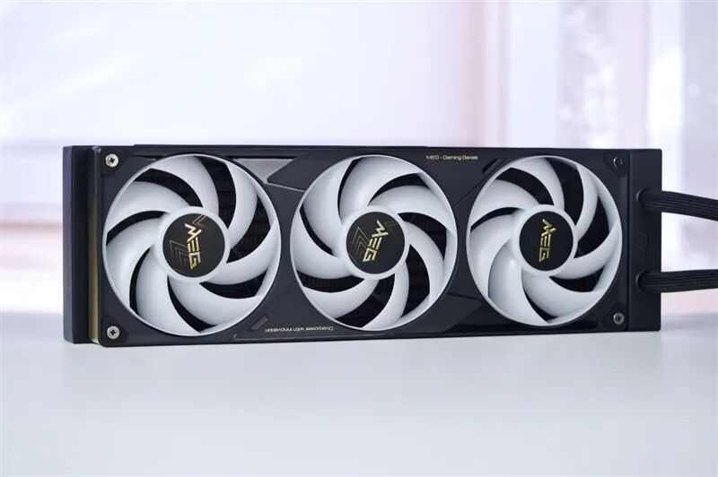 首款媲美分体水冷的一体水冷！微星CORELIQUID E15 360水冷散热器评测：目前为止 锐龙9 9950X3D最强性能释放