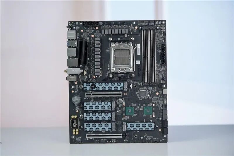 2000元以内没有敌手！iGame X870E ULTRA-S V14评测
