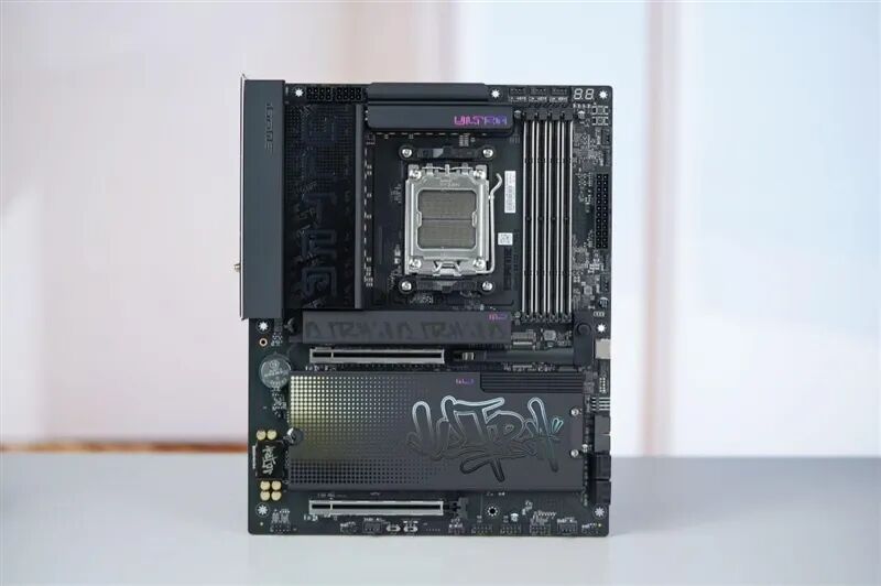 2000元以内没有敌手！iGame X870E ULTRA-S V14评测